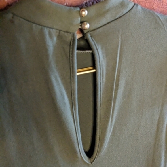 Guess‎ Small Olive Green Fitted Dress w/ a Faux Wrap Skirt & Ruching - Picture 6 of 12